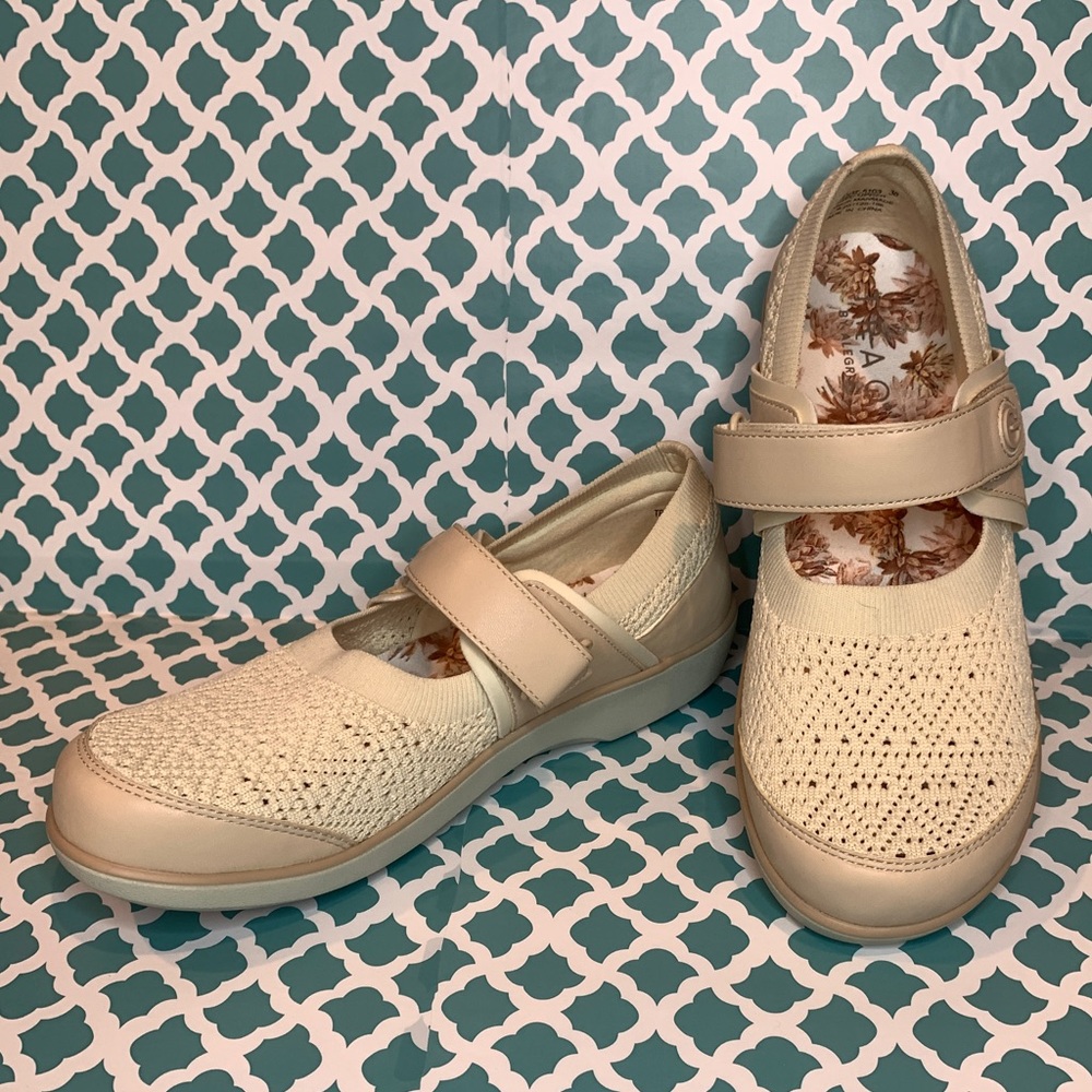 Alegria TraQ Mary Jane Flats Size 38 (8 US)